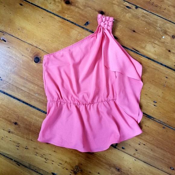 One-shoulder Ruffled Blouse - Picture 2 of 5